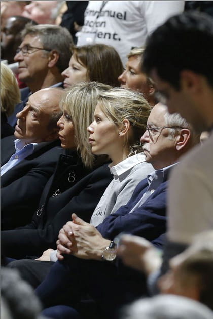 Elle est toujours sur la photo