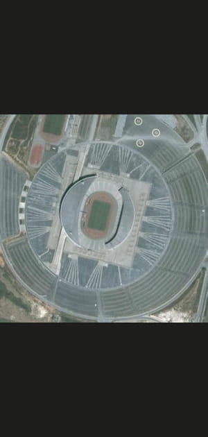 Le stade olympique Atat&uuml;rk (Istanbul), l'inachev&eacute;