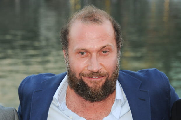 "Oh regardez, un chien errant. C'est super rare de voir ce genre de chien dans des quartiers mal famés"