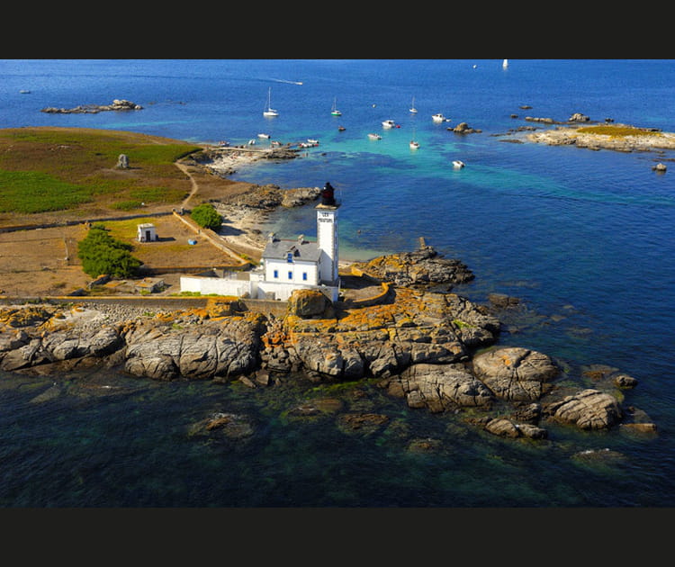 Le phare de l'&icirc;le aux Moutons aux &icirc;les de Gl&eacute;nan