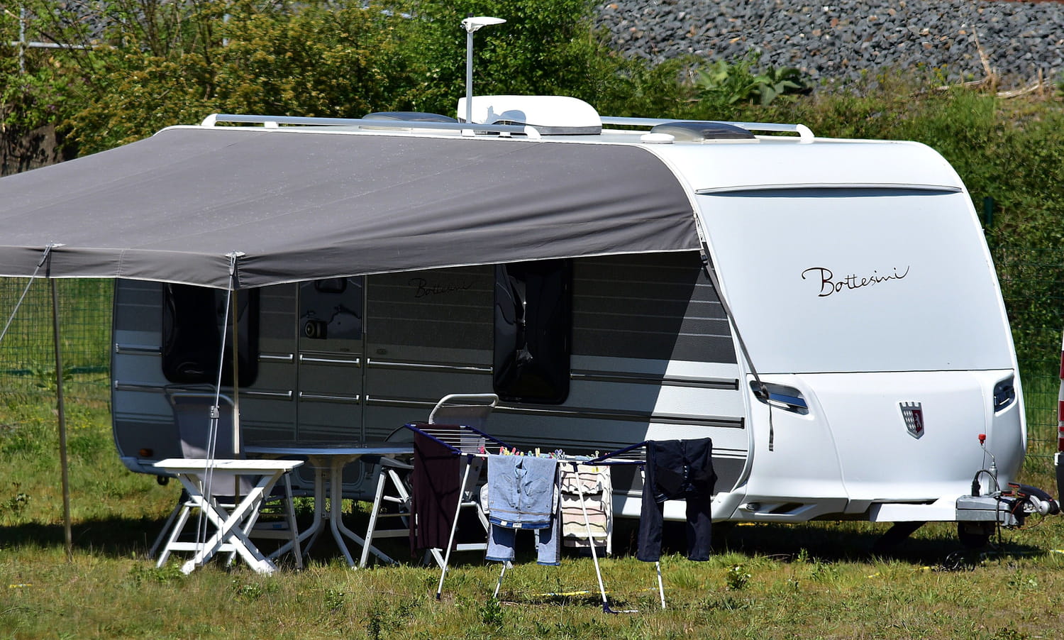 Seine-et-Marne. Des gens du voyage installés illégalement sur un terrain de rugby, une décision de justice les conforte
