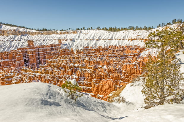 Roches enneigées dans le Bryce Canyon