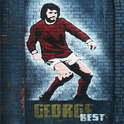 george best est resté une légende à belfast et s'affiche sur certains murs de la