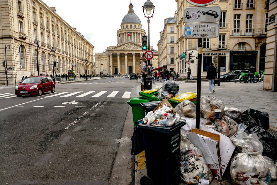 Paris sous les poubelles, les touristes d&eacute;&ccedil;us