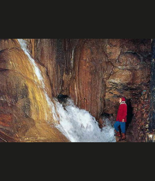 A la source de la rivi&egrave;re souterraine