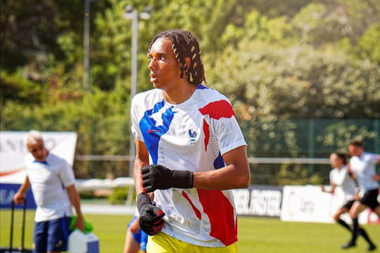 Il est le fils d'une star de la musique fran&ccedil;aise et est aujourd'hui un espoir de la Ligue 1