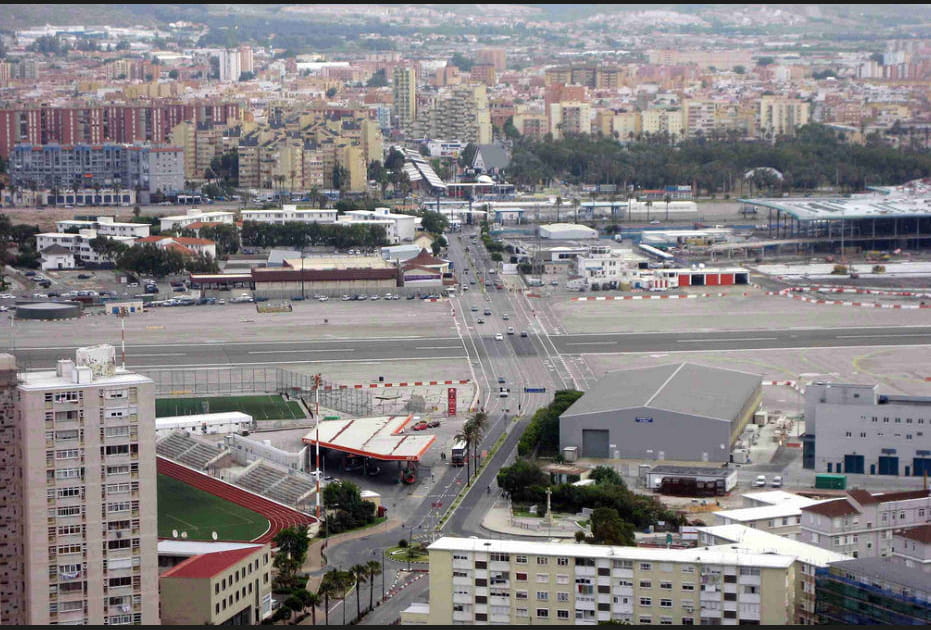 Le tr&egrave;s controvers&eacute; a&eacute;roport de Gibraltar