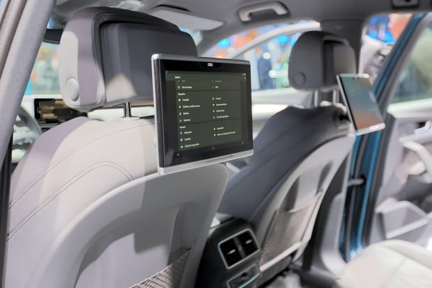 Des tablettes numériques pour les passagers à l'arrière