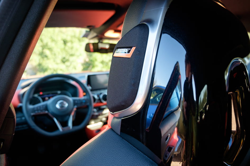 Des haut-parleurs Bose int&eacute;gr&eacute;s dans les appuie-t&ecirc;tes du Juke