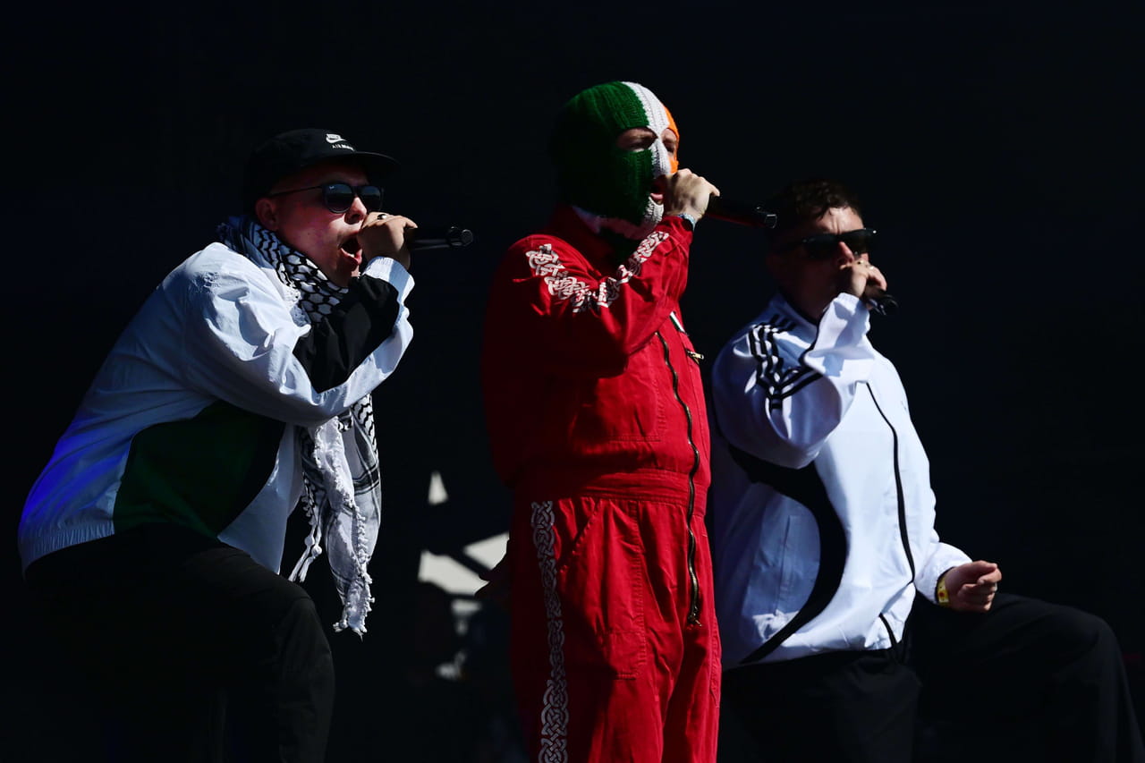 Kneecap à Rock en Seine : pourquoi ce groupe irlandais fait polémique