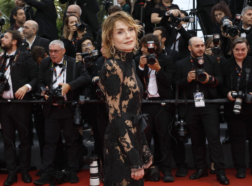 Isabelle Huppert fait une apparition sur la Croisette