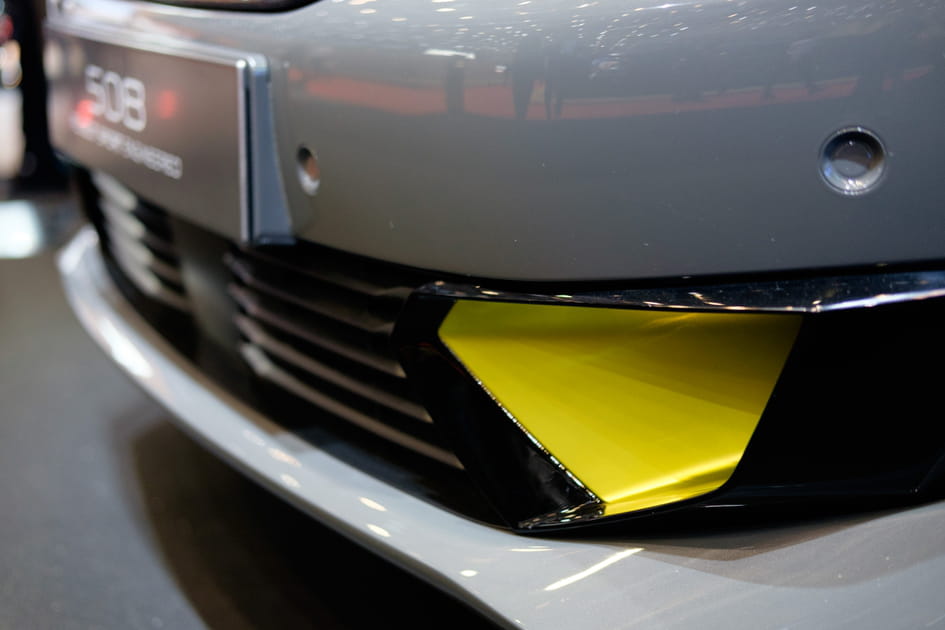 Zoom sur les &eacute;copes &agrave; l'avant de la 508&nbsp;Peugeot Sport Engineered