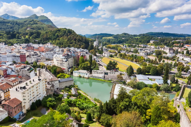 Lourdes, ville d'eau dans les Hautes-Pyrénées