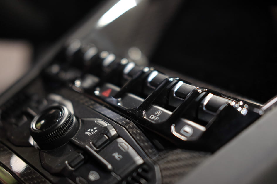 Zoom sur la console centrale de la voiture
