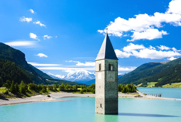 Le lac de Resia en Italie