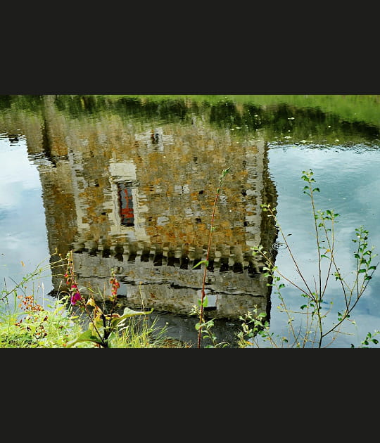 Reflets d'une tour du ch&acirc;teau