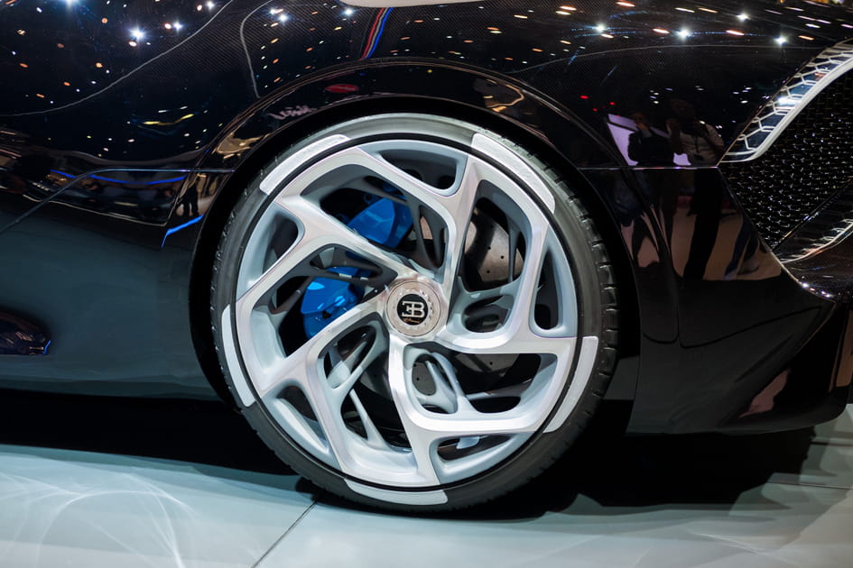 Zoom sur les jantes de la Bugatti La Voiture Noire