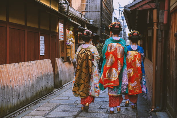 Voir des geishas dans le quartier de Gion