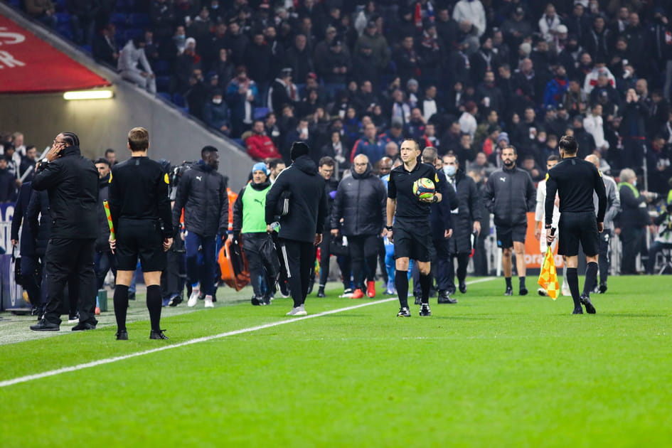 Ruddy Buquet interrompt le match