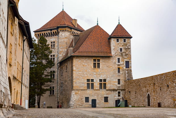 Le château d'Annecy, lieu de séjour pour la Maison de Savoie et les comtes de Genève