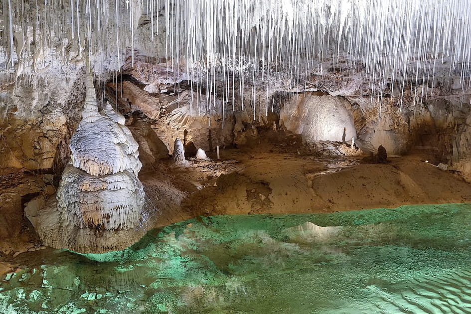 La grotte de Choranche, un spectacle de &quot;spaghettis de pierre&quot;