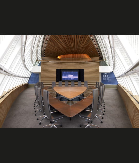 La salle du conseil&nbsp;: une salle de r&eacute;union avant tout