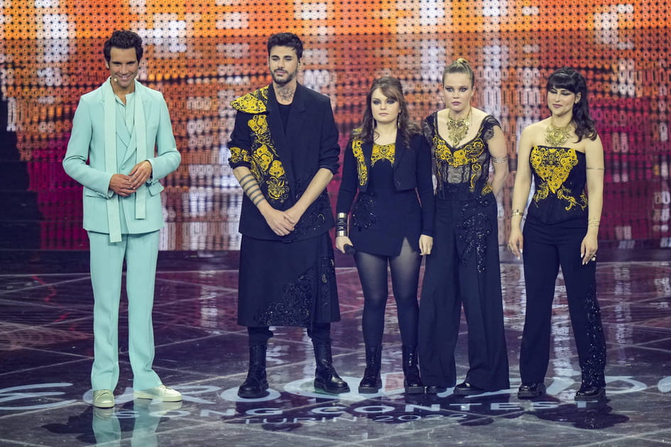 Mika aux c&ocirc;t&eacute;s d'Alvan &amp; Ahez