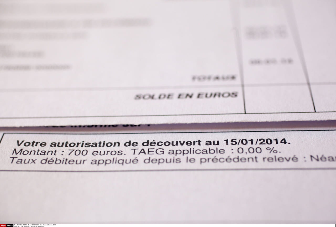 Contre "l'interdiction" des découverts, LFI lance une pétition qui récolte des milliers de signatures