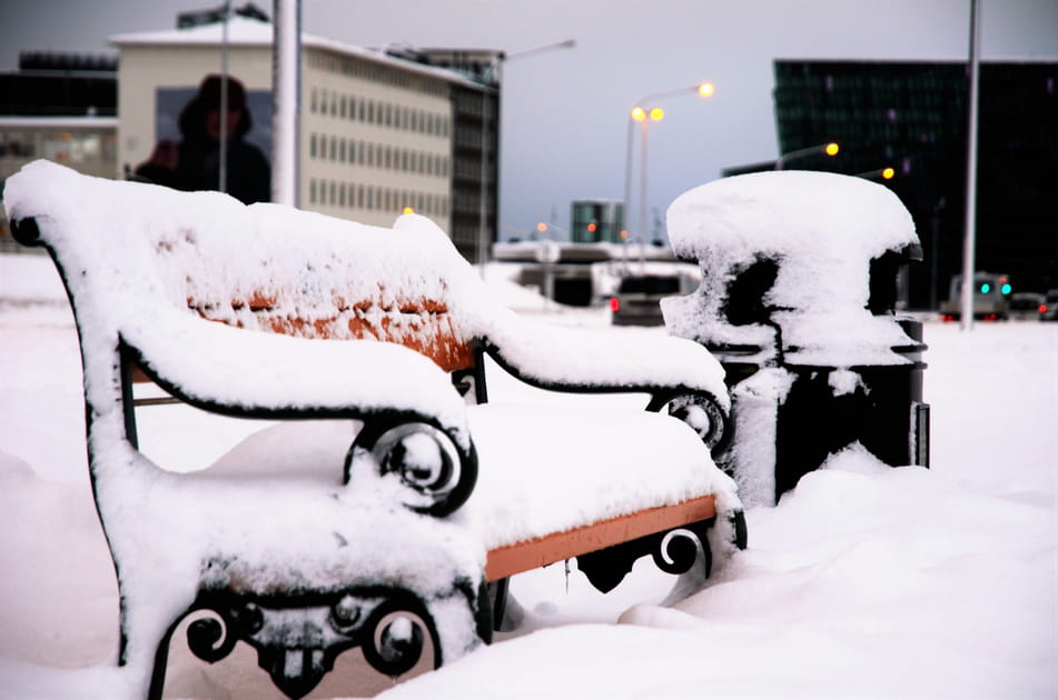 Par&eacute;e de blanc, la capitale d'Islande offre un tout autre visage