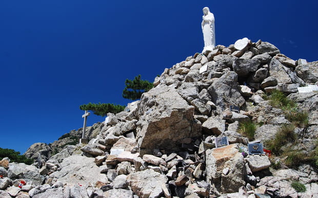 La statue de la Vierge