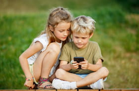 Un nouveau d&eacute;lit pour sanctionner les parents qui laissent leur enfant utiliser leur t&eacute;l&eacute;phone sans limite&nbsp;? Une lourde peine envisag&eacute;e