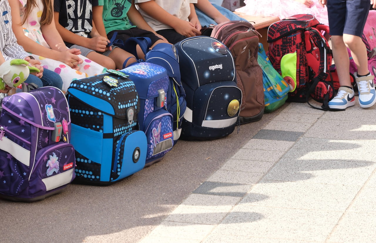 Rentrée scolaire 2025 : dates, programmes, manque d'enseignants... Des nouveautés en septembre