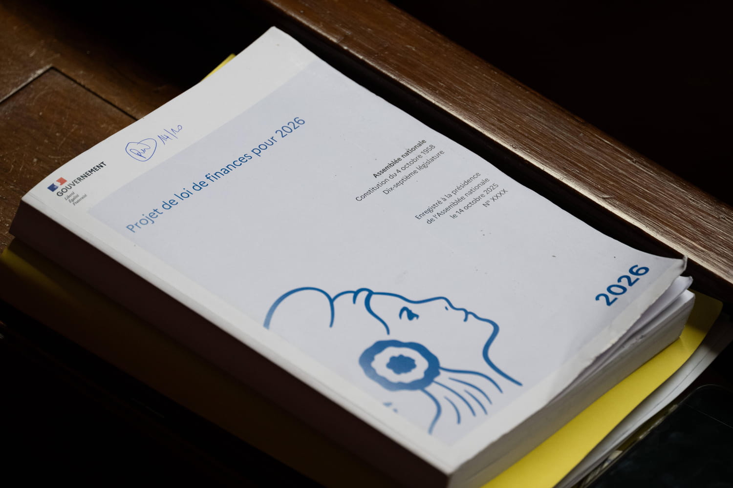 Budget 2026 : des hausses d'impôts retoquées, d'autres confirmées et de nouvelles taxes