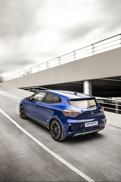 Nouveau bouclier &agrave; l'arri&egrave;re de la nouvelle Clio