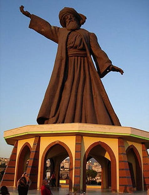 La statue de Mevlana en Turquie