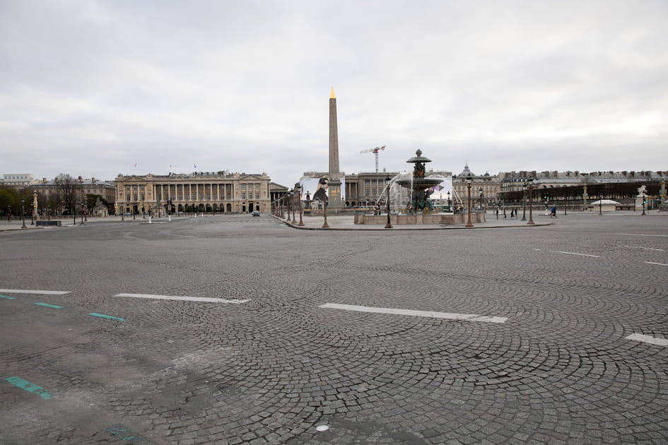 Rues et places vides