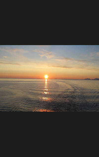 Le soleil de minuit apr&egrave;s le cercle polaire