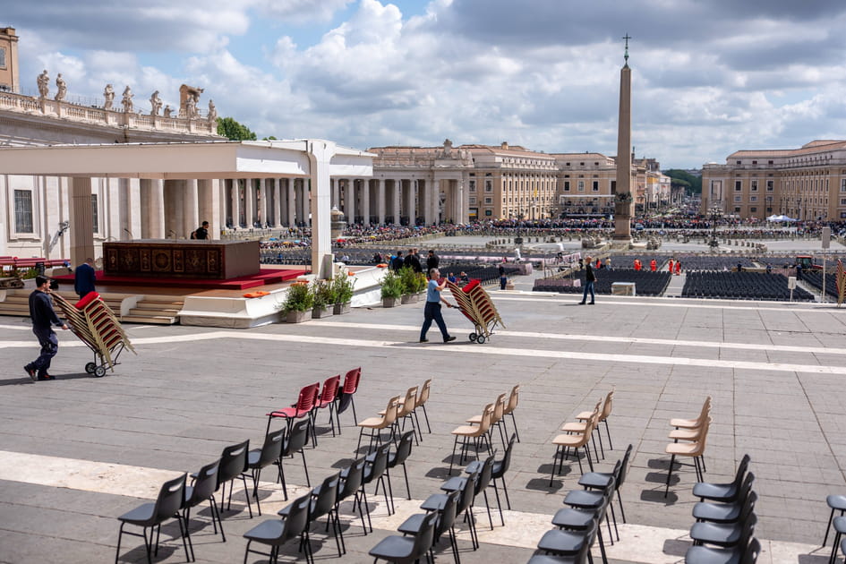 La pr&eacute;paration des obs&egrave;ques du pape s'acc&eacute;l&egrave;re