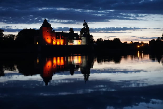 Musique et flambeaux au château de la Chapelle d'Angillon
