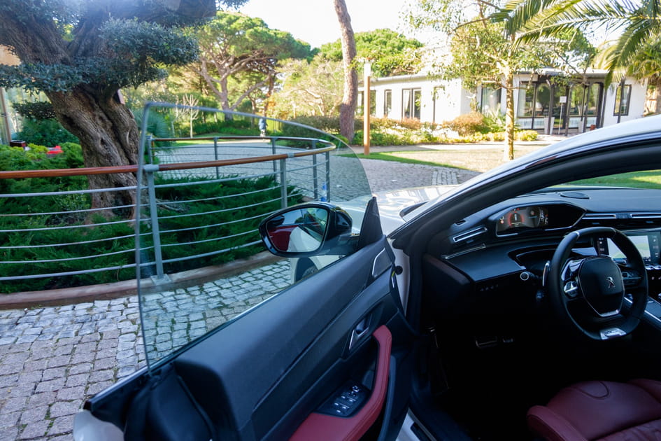 Des vitres sans cadre sur la 508&nbsp;SW