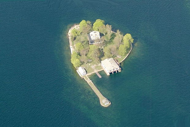Curieuse île des Pins