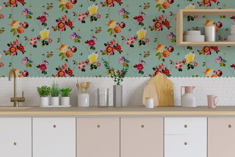 Des fleurs bucoliques au mur