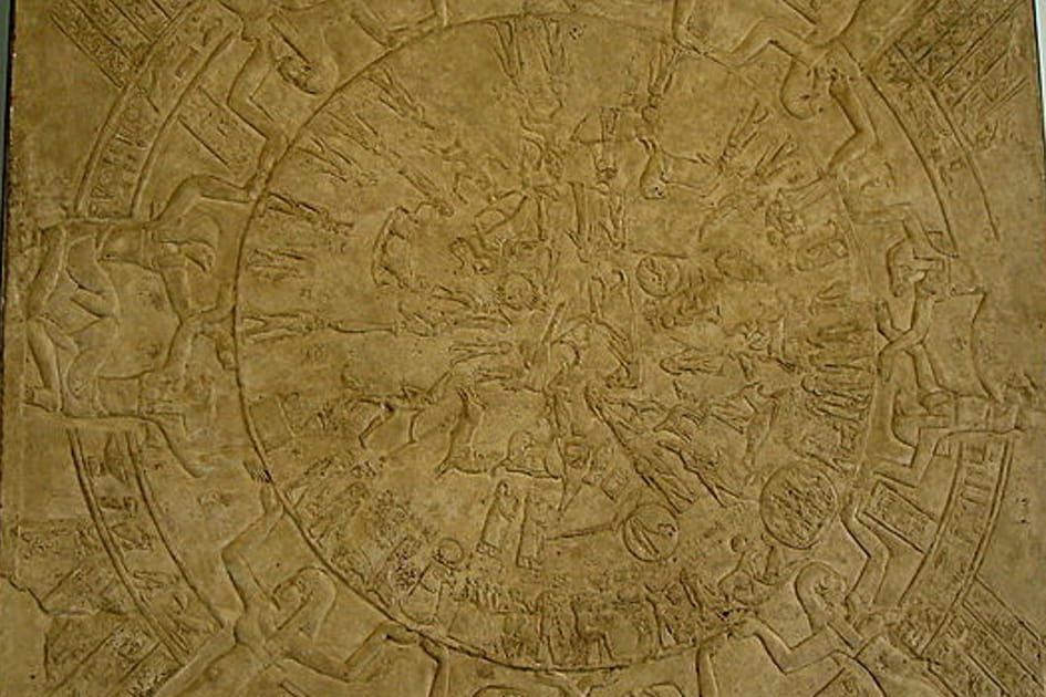 Le zodiaque de Dend&eacute;rah au Louvre constituait autrefois le plafond du temple d'Hathor en &Eacute;gypte