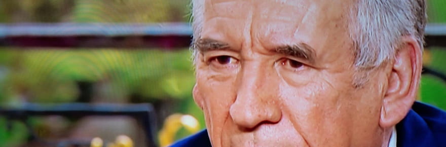 Vote de confiance&nbsp;: Fran&ccedil;ois Bayrou poursuit sa tourn&eacute;e m&eacute;diatique &agrave; un jour de sa possible chute