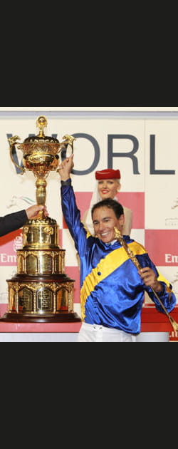 Le troph&eacute;e de la Dubai World Cup