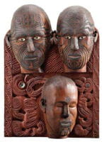 maori statue