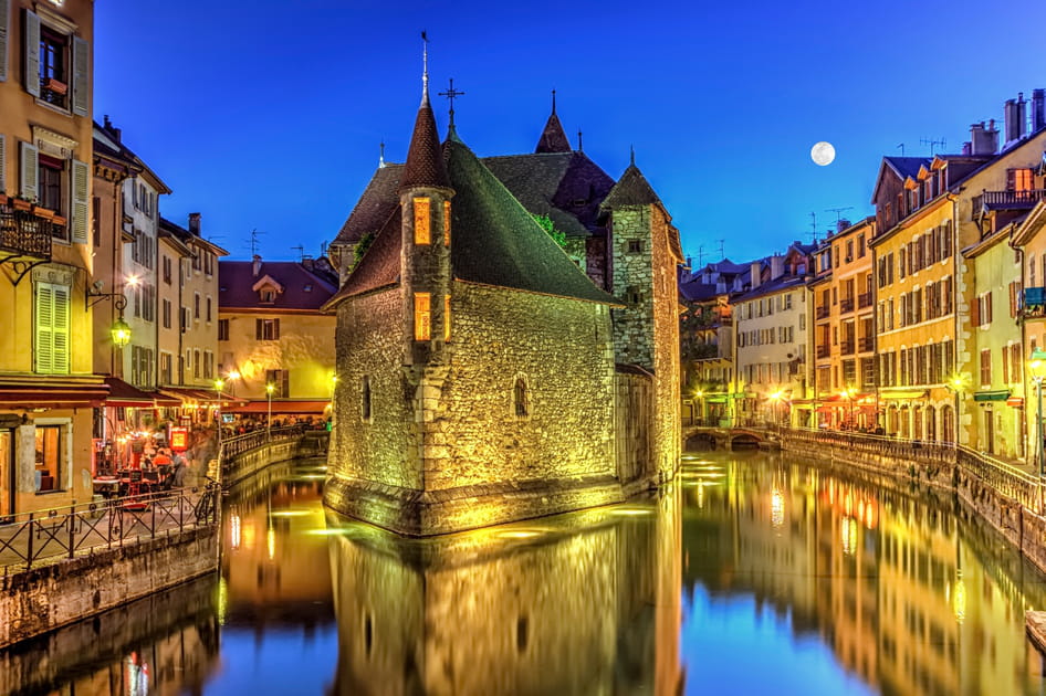 Ces monuments que vous ne verrez plus illumin&eacute;s la nuit&nbsp;: le Palais de l'Ile d'Annecy