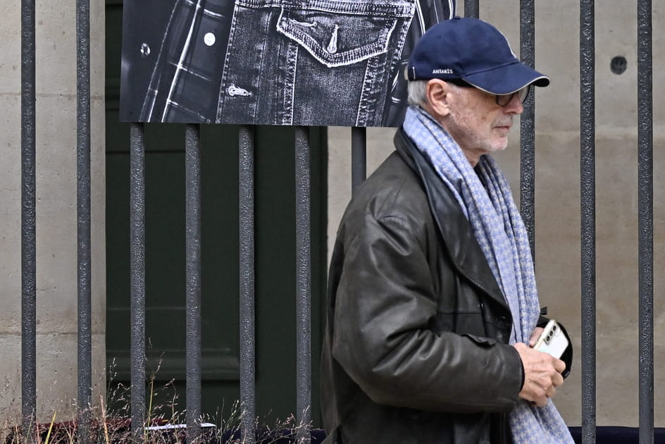 Thierry Lhermitte presque m&eacute;connaissable aux obs&egrave;ques de Michel Blanc