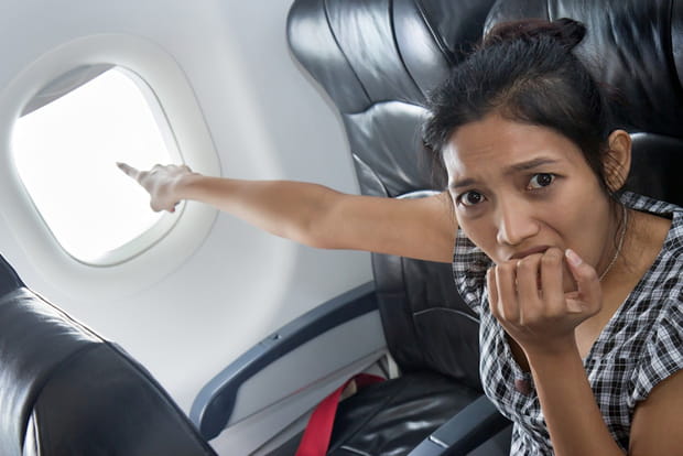 Elle réclame des cigarettes et un parachute