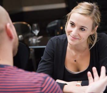 Seduction Savoir Interpreter Les Gestes Feminins